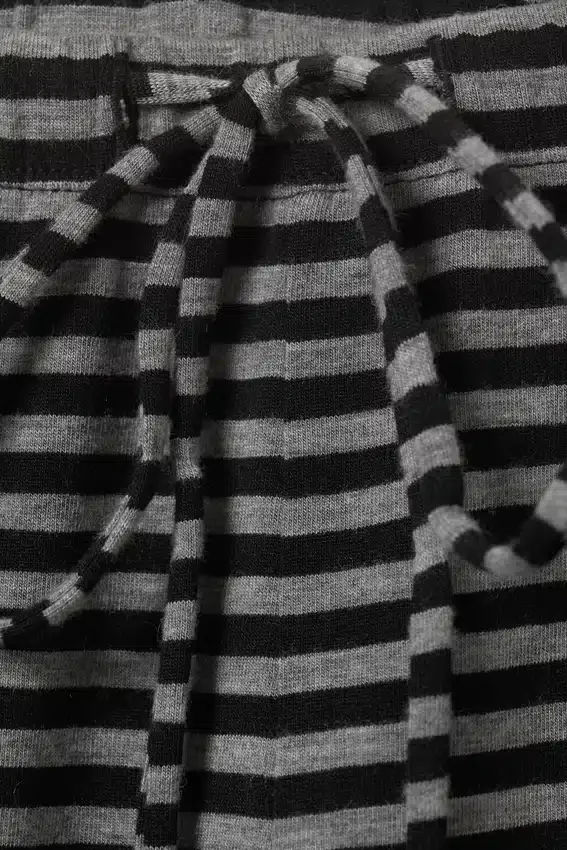 Pantalones de lyocell de pierna ancha sin cremallera – Rayas negras y grises Pantalones de lyocell de pierna ancha sin cremallera – Rayas negras y grises