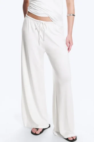 Pantalones de lyocell de talle medio, corte holgado y pierna ancha – Blanco