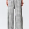 Pantalones de lyocell de talle medio, corte holgado y pierna ancha – Blanco – Rayas grises Pantalones de lyocell de talle medio, corte holgado y pierna ancha – Blanco – Rayas grises