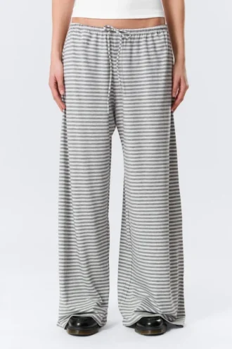 Pantalones de lyocell de talle medio, corte holgado y pierna ancha – Blanco – Rayas grises