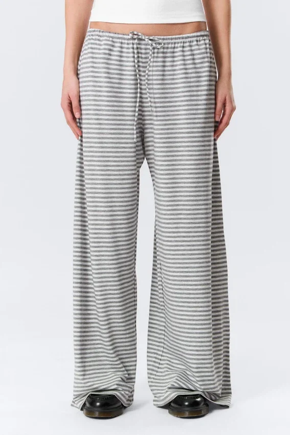 Pantalones de lyocell de talle medio, corte holgado y pierna ancha – Blanco – Rayas grises Pantalones de lyocell de talle medio, corte holgado y pierna ancha – Blanco – Rayas grises