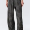Pantalones de lyocell de talle medio, corte holgado y pierna ancha – Rayas negras y grises Pantalones de lyocell de talle medio, corte holgado y pierna ancha – Rayas negras y grises