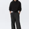 Pantalones de nailon de talle medio y corte holgado – Negro Pantalones de nailon de talle medio y corte holgado – Negro
