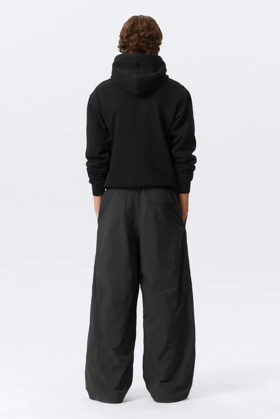 Pantalones de nailon de talle medio y corte holgado – Negro Pantalones de nailon de talle medio y corte holgado – Negro