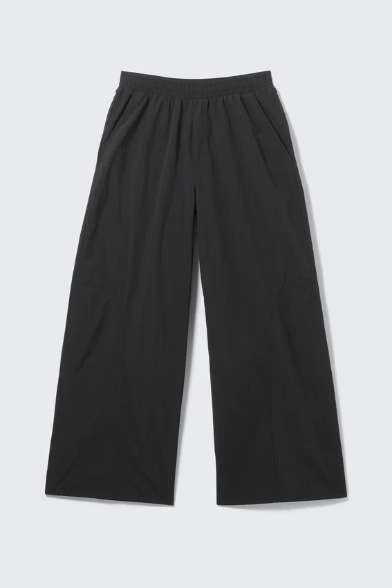 Pantalones de nailon de talle medio y corte holgado – Negro Pantalones de nailon de talle medio y corte holgado – Negro