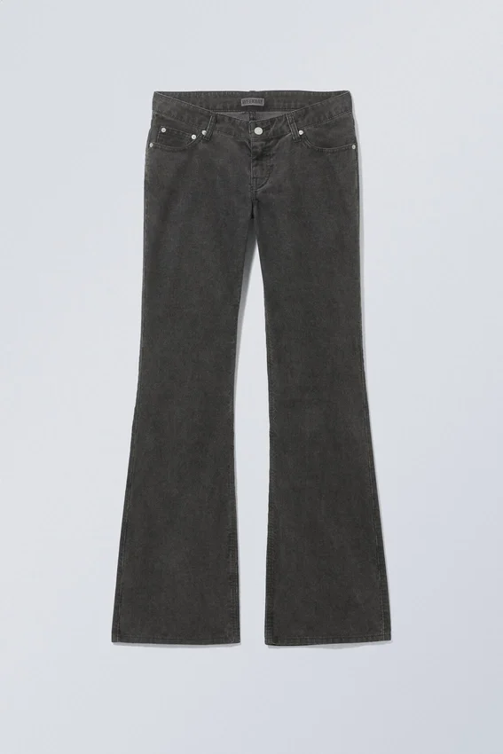 Pantalones de pana Nova de corte bootcut, talle bajo y corte ajustado – Negro oscuro Pantalones de pana Nova de corte bootcut, talle bajo y corte ajustado – Negro oscuro