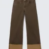 Pantalones de sarga con vuelta y talle bajo Spice – Marrón oscuro Pantalones de sarga con vuelta y talle bajo Spice – Marrón oscuro