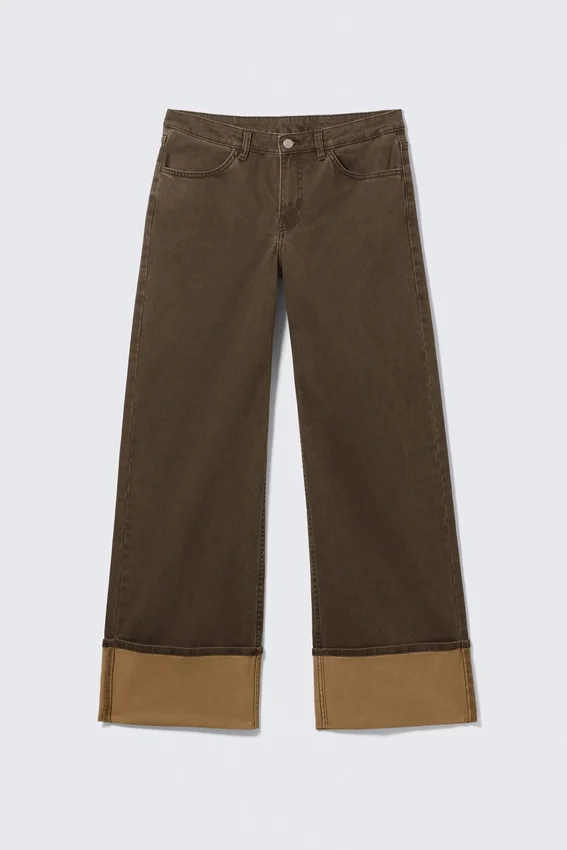Pantalones de sarga con vuelta y talle bajo Spice – Marrón oscuro Pantalones de sarga con vuelta y talle bajo Spice – Marrón oscuro