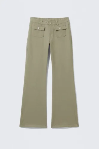 Pantalones de sarga de corte acampanado y cintura baja – Verde caqui