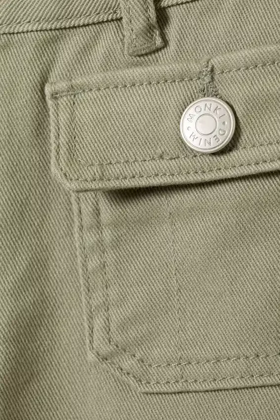 Pantalones de sarga de corte acampanado y cintura baja – Verde caqui Pantalones de sarga de corte acampanado y cintura baja – Verde caqui