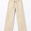 Pantalones de sarga de corte holgado y cintura baja – Beige claro Pantalones de sarga de corte holgado y cintura baja – Beige claro