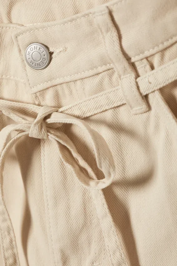 Pantalones de sarga de corte holgado y cintura baja – Beige claro Pantalones de sarga de corte holgado y cintura baja – Beige claro
