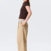 Pantalones de sarga de talle bajo con cintura doblada – Beige Pantalones de sarga de talle bajo con cintura doblada – Beige