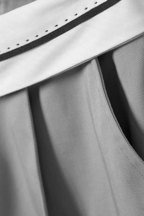 Pantalones de sarga de talle bajo con cintura plegada – Gris Pantalones de sarga de talle bajo con cintura plegada – Gris