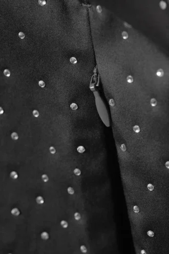 Pantalones de satén con cremallera en el bajo y pedrería, de talle bajo – Gris oscuro – Pedrería