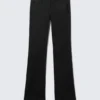 Pantalones de satén de talle bajo con cremallera en el bajo – Negro Pantalones de satén de talle bajo con cremallera en el bajo – Negro