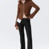 Pantalones de talle bajo, ajustados y acampanados – Negro Pantalones de talle bajo, ajustados y acampanados – Negro