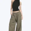 Pantalones de talle bajo con elástico en la cintura, confeccionados en tejido ripstop – Verde caqui apagado Pantalones de talle bajo con elástico en la cintura, confeccionados en tejido ripstop – Verde caqui apagado