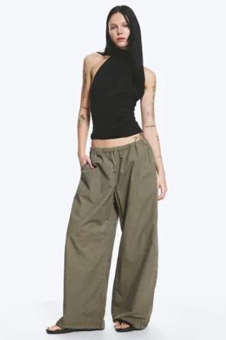 Pantalones de talle bajo con elástico en la cintura, confeccionados en tejido ripstop – Verde caqui apagado