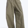 Pantalones de talle bajo con elástico en la cintura, confeccionados en tejido ripstop – Verde caqui apagado Pantalones de talle bajo con elástico en la cintura, confeccionados en tejido ripstop – Verde caqui apagado