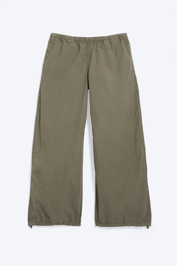 Pantalones de talle bajo con elástico en la cintura, confeccionados en tejido ripstop – Verde caqui apagado Pantalones de talle bajo con elástico en la cintura, confeccionados en tejido ripstop – Verde caqui apagado