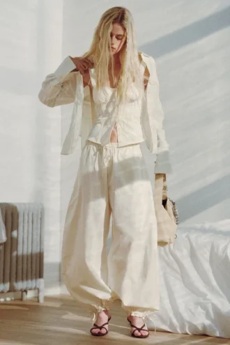 Pantalones de talle bajo con fruncidos y cordón – Blanco roto