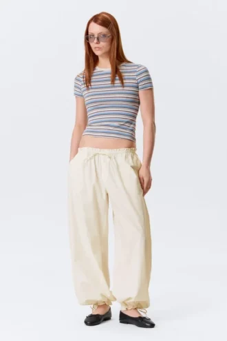 Pantalones de talle bajo con fruncidos y cordón – Blanco roto