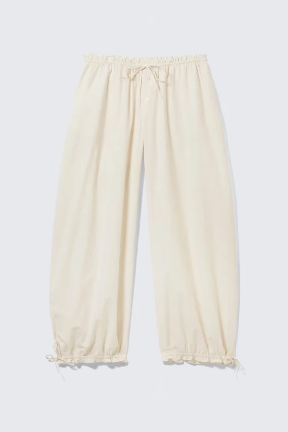 Pantalones de talle bajo con fruncidos y cordón – Blanco roto Pantalones de talle bajo con fruncidos y cordón – Blanco roto