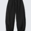 Pantalones de talle bajo con fruncidos y cordón – Negro Pantalones de talle bajo con fruncidos y cordón – Negro