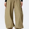 Pantalones de talle bajo con fruncidos y cordón – Verde caqui claro Pantalones de talle bajo con fruncidos y cordón – Verde caqui claro