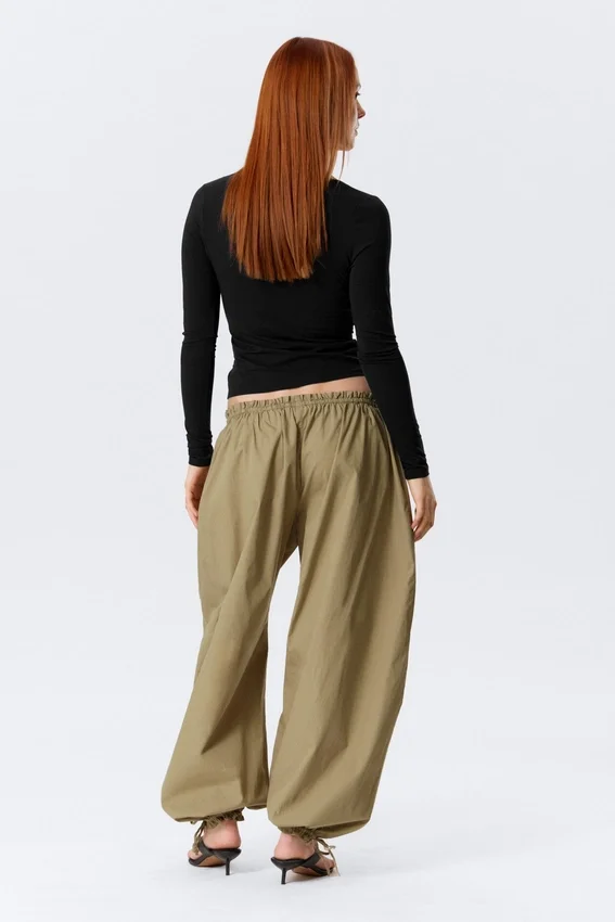 Pantalones de talle bajo con fruncidos y cordón – Verde caqui claro Pantalones de talle bajo con fruncidos y cordón – Verde caqui claro