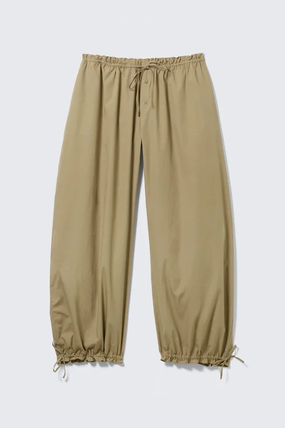 Pantalones de talle bajo con fruncidos y cordón – Verde caqui claro Pantalones de talle bajo con fruncidos y cordón – Verde caqui claro
