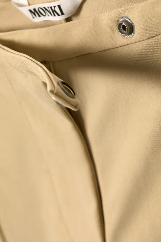 Pantalones de talle bajo, corte ajustado y pernera acampanada – Beige Pantalones de talle bajo, corte ajustado y pernera acampanada – Beige