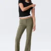 Pantalones de talle bajo, corte ajustado y pernera acampanada – Verde caqui oscuro Pantalones de talle bajo, corte ajustado y pernera acampanada – Verde caqui oscuro