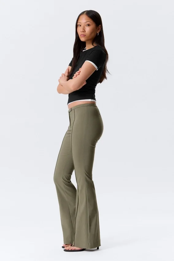 Pantalones de talle bajo, corte ajustado y pernera acampanada – Verde caqui oscuro Pantalones de talle bajo, corte ajustado y pernera acampanada – Verde caqui oscuro