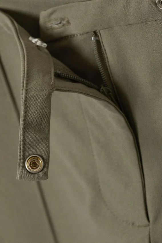 Pantalones de talle bajo, corte ajustado y pernera acampanada – Verde caqui oscuro Pantalones de talle bajo, corte ajustado y pernera acampanada – Verde caqui oscuro