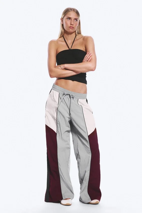 Pantalones de talle bajo y pierna ancha con bloques de color – Gris/Rosa/Rojo Pantalones de talle bajo y pierna ancha con bloques de color – Gris/Rosa/Rojo