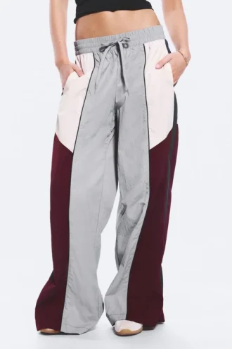 Pantalones de talle bajo y pierna ancha con bloques de color – Gris/Rosa/Rojo