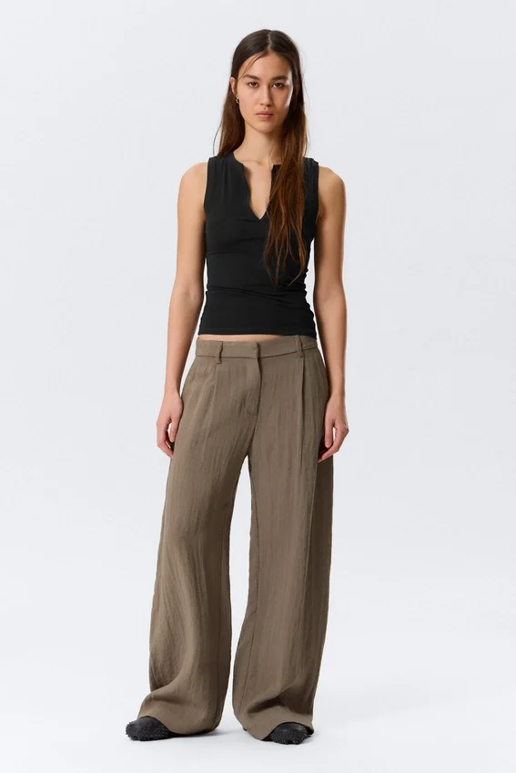 Pantalones de talle bajo y pierna ancha con efecto arrugado – Beige Pantalones de talle bajo y pierna ancha con efecto arrugado – Beige