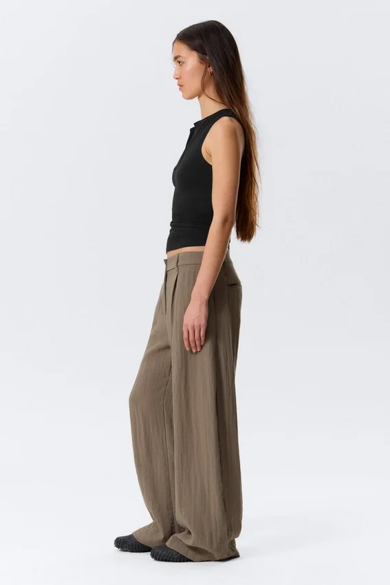Pantalones de talle bajo y pierna ancha con efecto arrugado – Beige Pantalones de talle bajo y pierna ancha con efecto arrugado – Beige