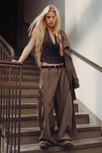 Pantalones de talle bajo y pierna ancha con pliegues – Dusty Mole