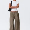 Pantalones de talle bajo y pierna ancha con pliegues – Dusty Mole Pantalones de talle bajo y pierna ancha con pliegues – Dusty Mole