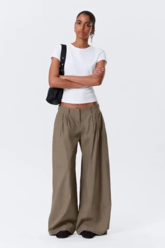 Pantalones de talle bajo y pierna ancha con pliegues – Dusty Mole