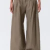 Pantalones de talle bajo y pierna ancha con pliegues – Dusty Mole Pantalones de talle bajo y pierna ancha con pliegues – Dusty Mole