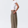 Pantalones de talle bajo y pierna ancha con pliegues – Dusty Mole Pantalones de talle bajo y pierna ancha con pliegues – Dusty Mole