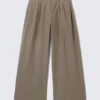 Pantalones de talle bajo y pierna ancha con pliegues – Dusty Mole Pantalones de talle bajo y pierna ancha con pliegues – Dusty Mole