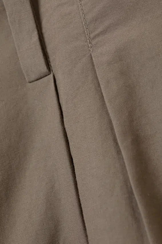 Pantalones de talle bajo y pierna ancha con pliegues – Dusty Mole Pantalones de talle bajo y pierna ancha con pliegues – Dusty Mole