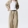 Pantalones de tiro bajo y pierna ancha con pliegues – Beige Pantalones de tiro bajo y pierna ancha con pliegues – Beige