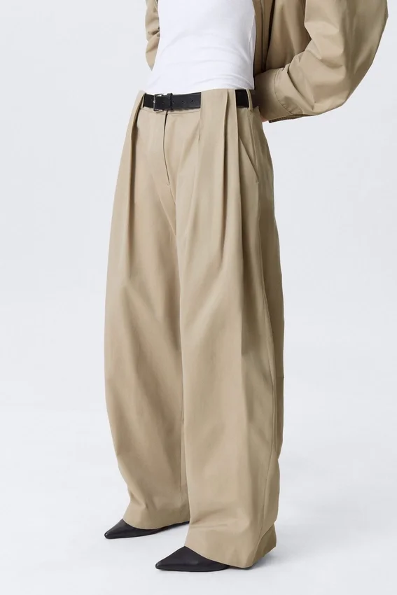 Pantalones de tiro bajo y pierna ancha con pliegues – Beige Pantalones de tiro bajo y pierna ancha con pliegues – Beige