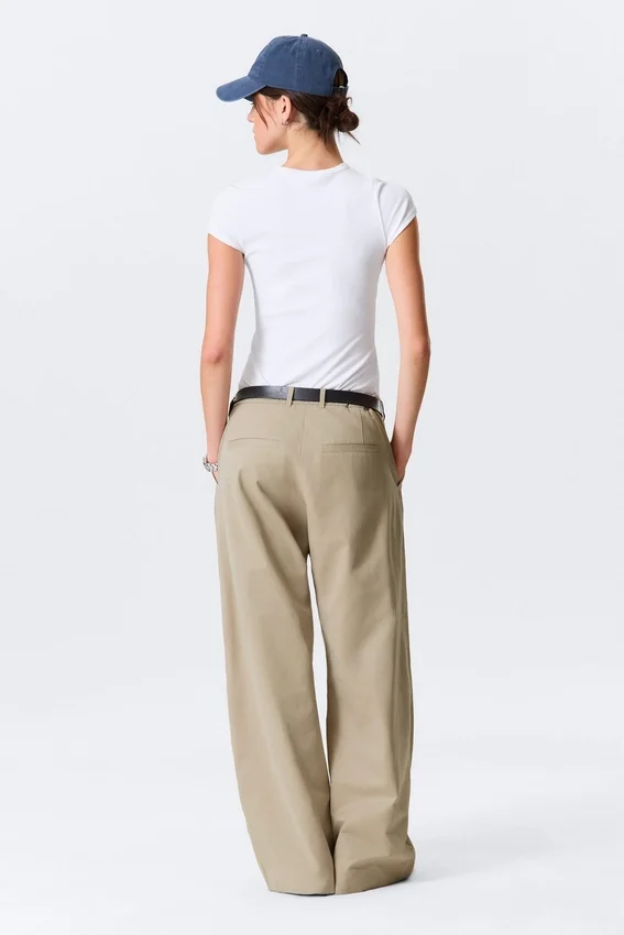 Pantalones de tiro bajo y pierna ancha con pliegues – Beige Pantalones de tiro bajo y pierna ancha con pliegues – Beige